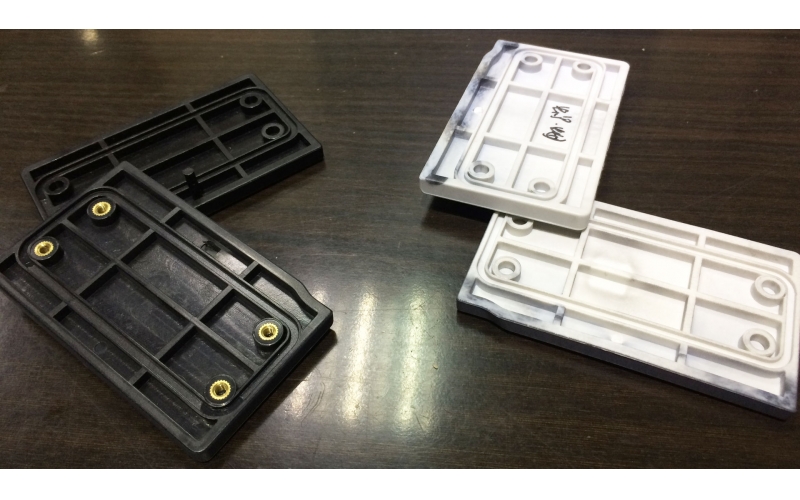 PBT+30GF 防火耐高温200度材料的喷油表现